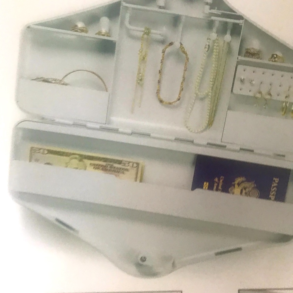 Hangit Safe for travel valuables